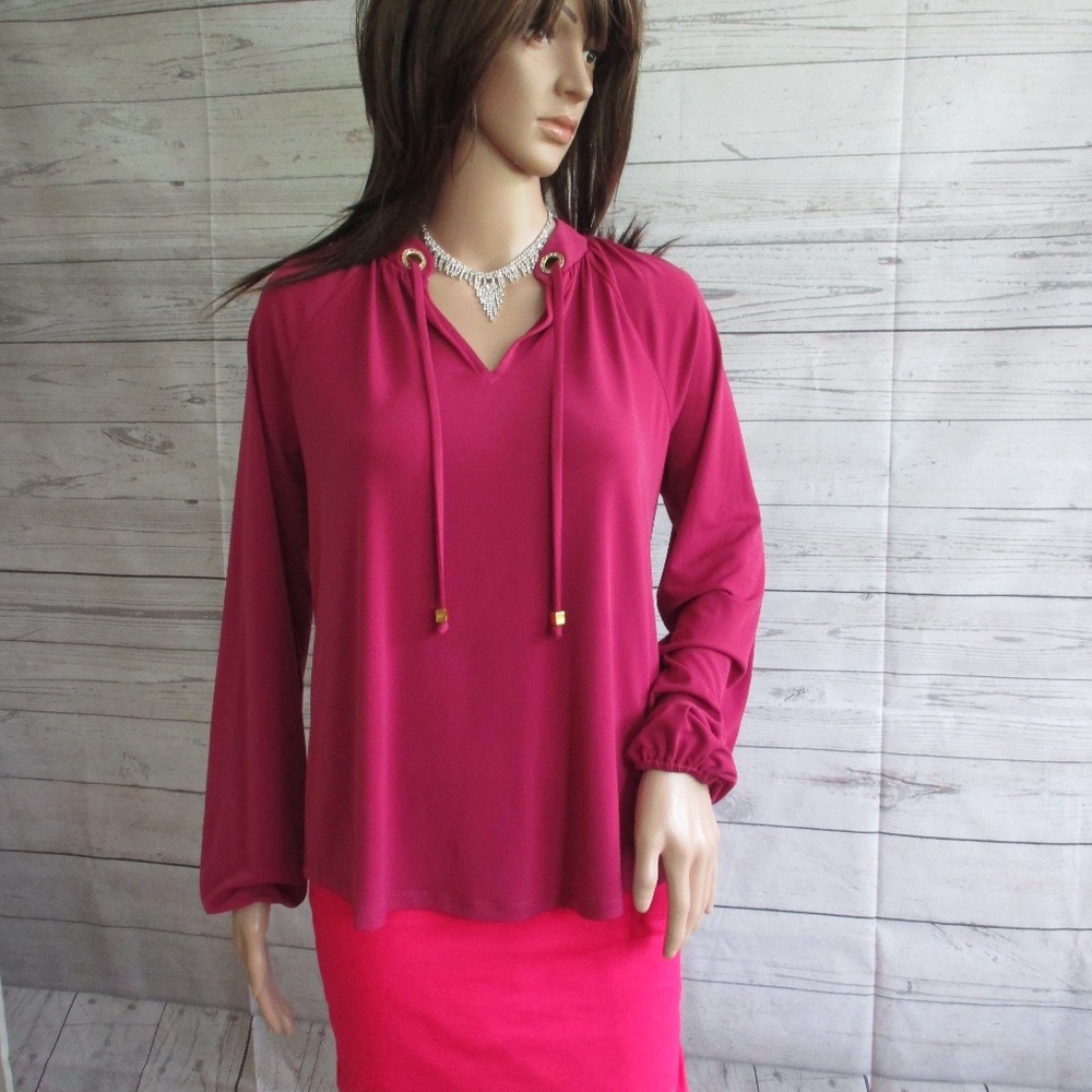 NWT - MICHAEL KORS stretchy knit top - sz L - $110